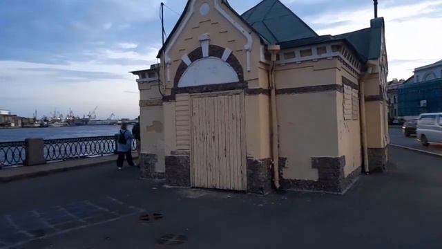 общественный туалет начала века и Николаевский мост смотреть онлайн