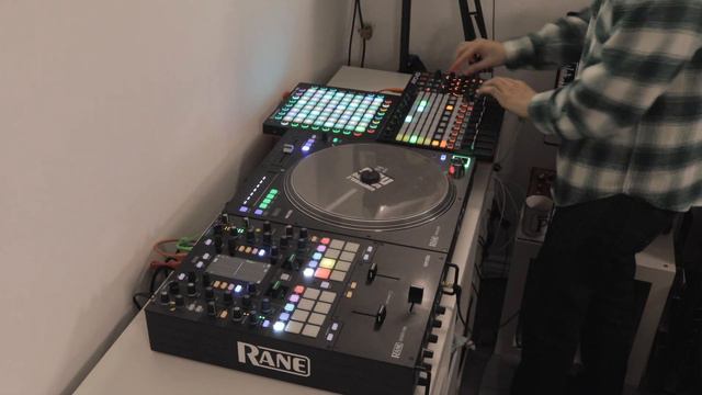 Statik Live Jungle | on Akai APC 40 MK2, Launchpad Pro and Ableton Live 11 смотреть онлайн