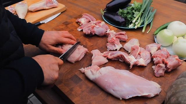 A DISH made of COW'S TAILS. MEAT in a CAULDRON. смотреть онлайн