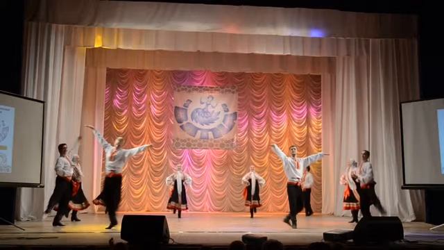 Танцевально хоровой коллектив "Вятка". г. Киров "Я на печке молотила" смотреть онлайн