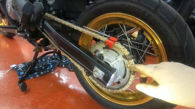 Adjust your CHAIN like a Pro! | V-Strom 650 смотреть онлайн