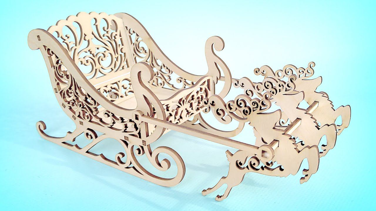 Новогодние сани с оленями