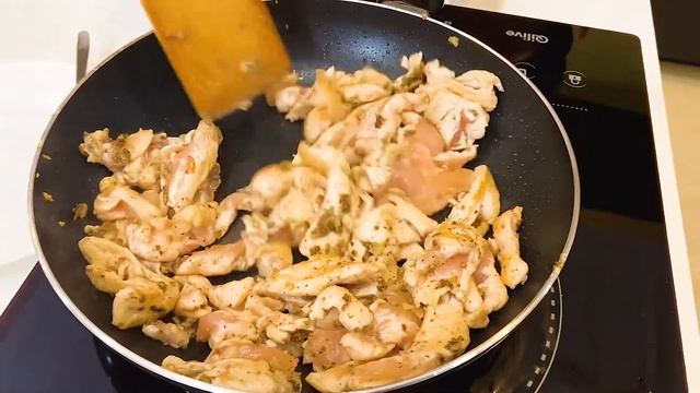 Быстрый и простой рецепт по просьбе подписчика: жареные креветки и курица с чесноком смотреть онлайн