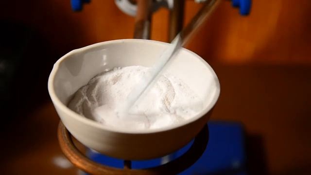 Получение карбоната натрия - аналитического реагента. [ChemistryToday] смотреть онлайн