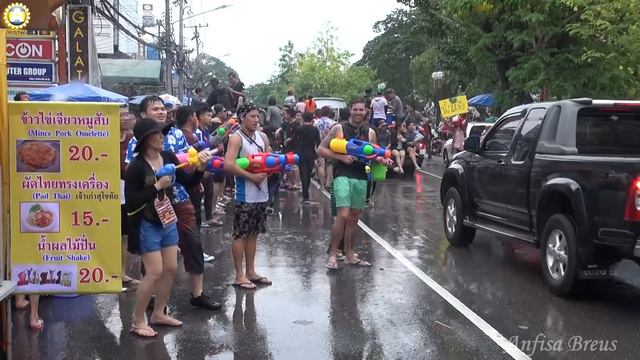 Обливание на счастья и на удачу. С новым годом Таиланд. Songkran 2014. 12