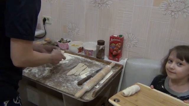 Шоу ХОЛОСТЯК & ЕДА Готовим Сосиски в Тесте (Выпуск №6) смотреть онлайн