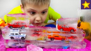Машинки во льду Достаем машинки изо льда и размораживаем Car toys frozen