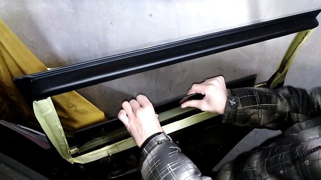 Как установить стекло задней боковой двери ВАЗ 2109-15. Два способа..mp4