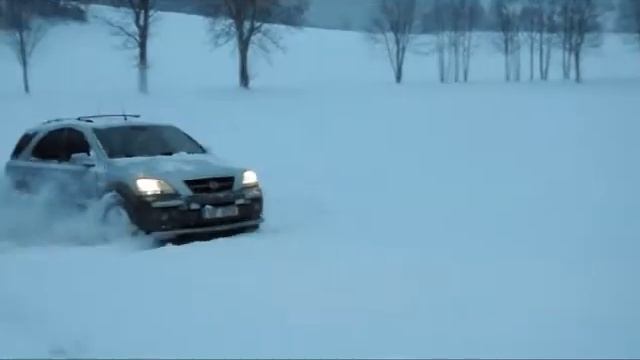 Kia sorento 2.5 CRDI 4x4 in deep snow смотреть онлайн