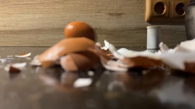 Каждый должен знать. Как проверить вареное яйцо!!! смотреть онлайн