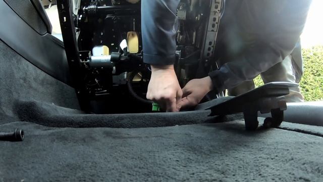 How to remove and install a Porsche Macan S seat смотреть онлайн