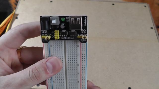 Набор для ARDUINO-макетка 830,макетный модуль питания 3.3 В / 5 В,ARDUINO UNO и макетка 170 точек!! смотреть онлайн