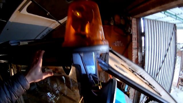 Мигалка на ТРАКТОР как установил! смотреть онлайн