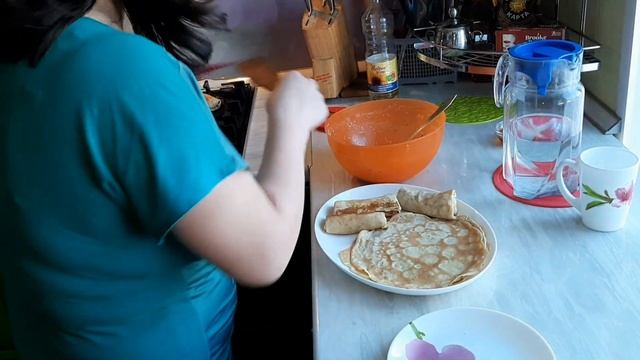 делаем фаршированные блины с сыром и ветчиной и чесноком,кулинария смотреть онлайн