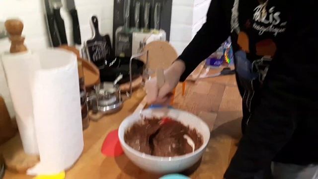 Готовим с Варей шоколадные маффины смотреть онлайн