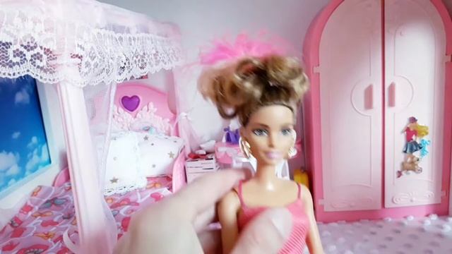 Салон красоты для кукол| Играем в куклы| Игры для девочек| Pretend play Barbie doll beauty salon смотреть онлайн