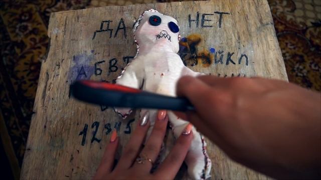 НИКОГДА НЕ ПРОВЕРЯЙ КУКЛУ ВУДУ НА СЕБЕ в 3:00 *отрезал руку* смотреть онлайн
