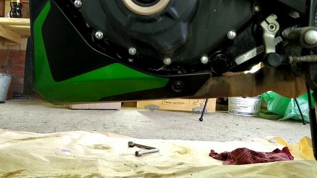 BAJAJ DOMINAR 400. ЗАЛИВАЮ НОВОЕ МАСЛО. ЧТО БУДЕТ С ДВИГАТЕЛЕМ? смотреть онлайн