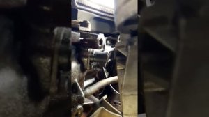 Опель Омега Б 1995 г.Замена датчика коленвала.