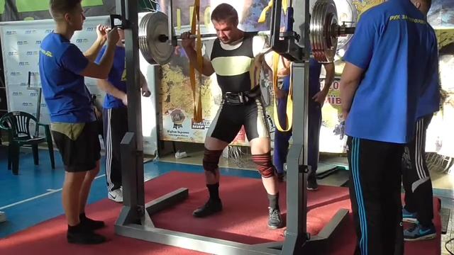 730 Троцык Евгений. Приседания 240 кг . Кубок Украины 2015 (UPC) смотреть онлайн