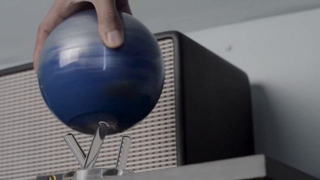 MOVA Globes | The sleekest globe that spins using the power of light! смотреть онлайн