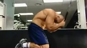 Мастер-класс бодибилдинга. Сгибание туловища на верхнем блоке