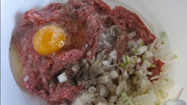 РУБЛЕННЫЙ БИФШТЕКС С ЯЙЦОМ смотреть онлайн