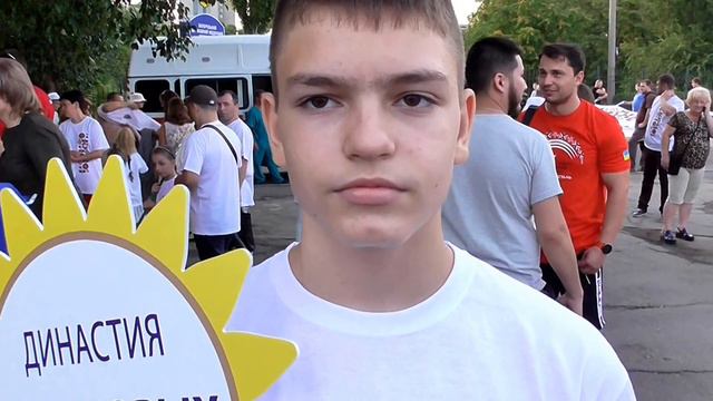 В Запорожье 13-летний Иван хочет продолжить семейную династию и стать на заводе главным инженером смотреть онлайн