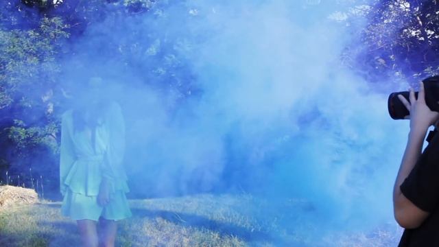 SMOKE BOMBS PHOTOSHOOT смотреть онлайн