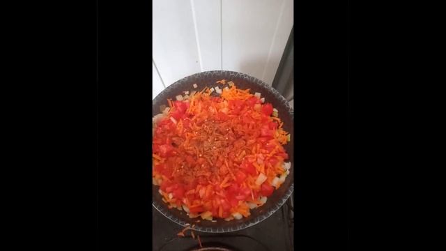 Простой супчик с колбасой и фасолью смотреть онлайн