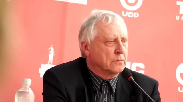 Питер Гринувэй говорит о кино и нелюбви к журналистам смотреть онлайн