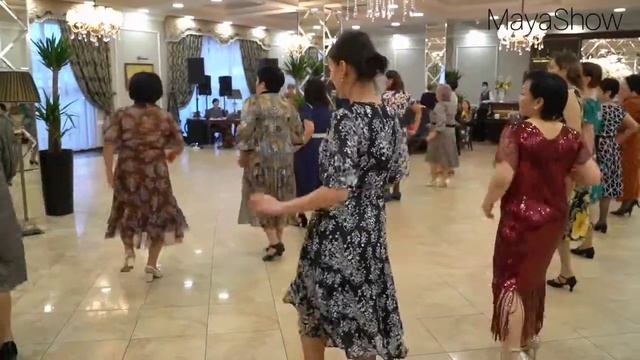 Сальса Бейсик от прекрасных танцующих Королев! Наслаждайтесь просмотром. смотреть онлайн