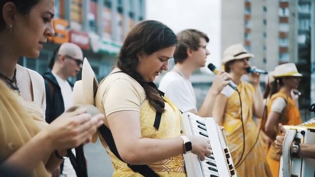 Hare Krishna kirtan - best kirtan hare krishna bhajan - kirtan song - iskcon kirtan смотреть онлайн