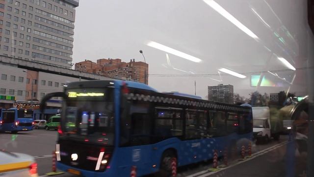 Прибываем к метро "Новые Черемушки" на автобусе КМ и идем в метро утром 4 ноября смотреть онлайн
