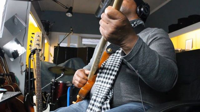 04 Fender Jazz Bass Deluxe FMT (Hamilton-Schuyler Sisters) Slap Happy! смотреть онлайн