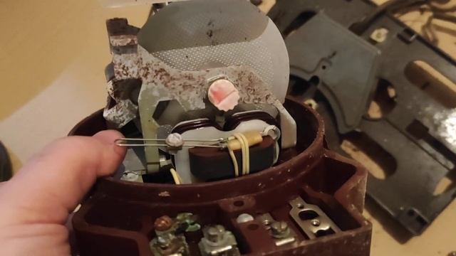 Старый советский счëтчик электроэнергии: Что ценного в нëм?