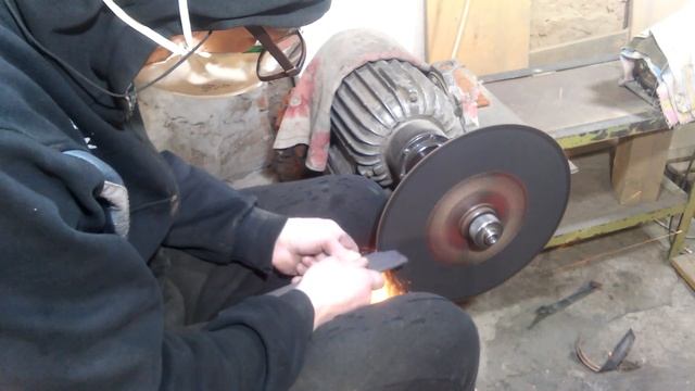 Делаю рукоять.Рог буйвола.Нож скинер.Делаю форму ножа. смотреть онлайн