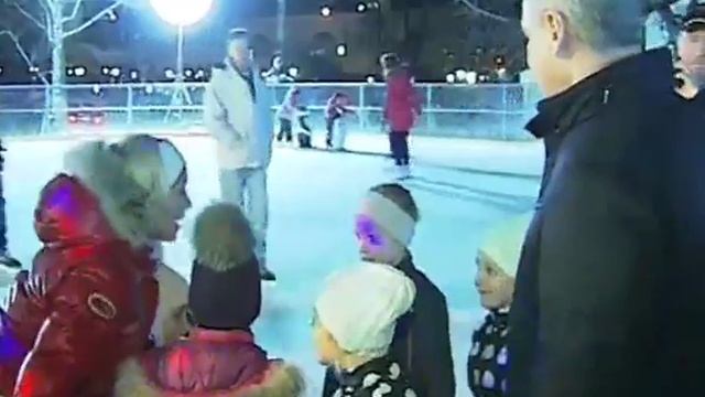Сергей Собянин и Сергей Капков в гостях у Сада Эрмитаж смотреть онлайн