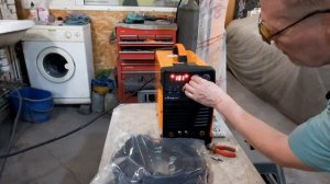 Аппарат ХОЛОДНОЙ СВАРКИ - Распаковка, проверка. тестируем «Сварог» Real TIG 250 (W229)