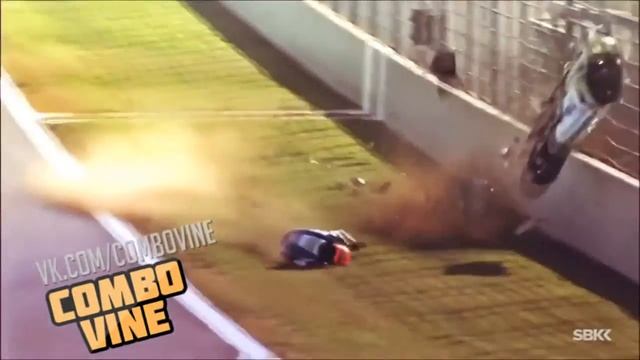 GP мото. Мотоциклист вылетел с мотоцикла и чудом остался жив. Кошмар. смотреть онлайн