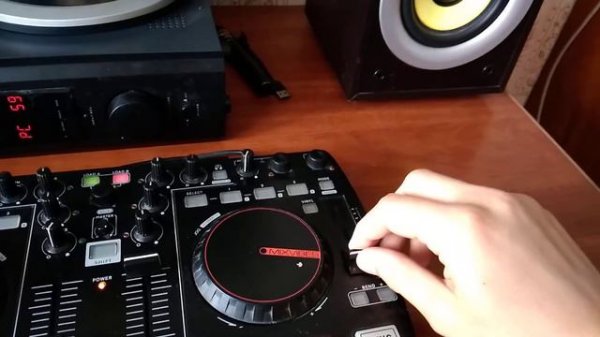 MixVibes U-MIX CONTROL 2– DJ-контроллер идеально подходит для диджеев, которые ищут профессионально