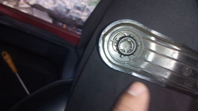 Retirar manivela de subir e descer o vidro. смотреть онлайн