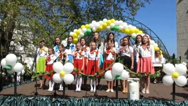 Детский хор "Перезвоны" на празднике "Белый цветок" (Ливадия) смотреть онлайн