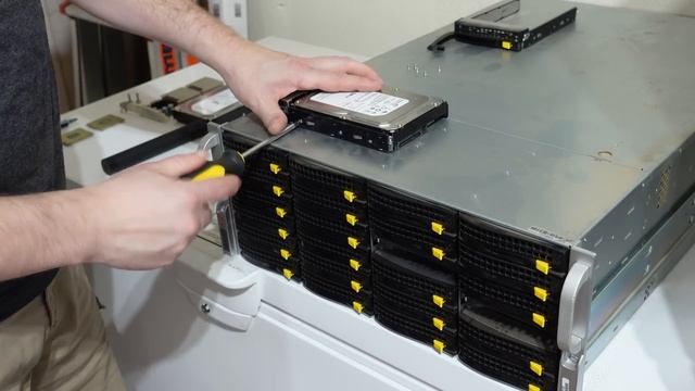 Two Drives Failed AT THE SAME TIME! смотреть онлайн