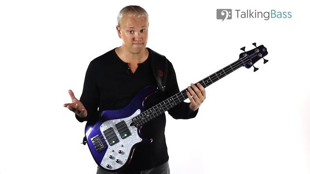 Awesome Bass Riff For Beginners - Chameleon (tabs and tutorial) смотреть онлайн