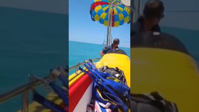 Туристы сорвались с парашюта над морем в Геленджике смотреть онлайн