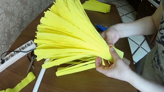 Большой одуванчик из гофробумаги. Как сделать самим смотреть онлайн