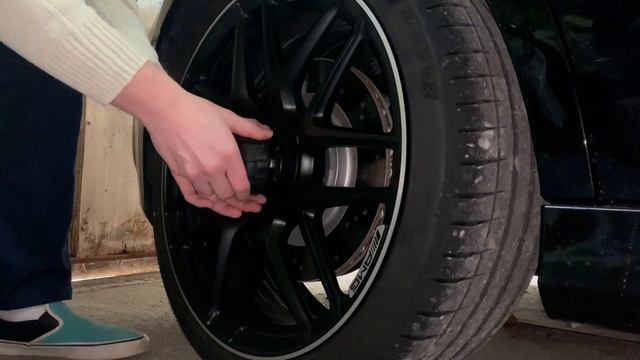 HOW TO REMOVE THE AMG HUB CAPS COVER ON FORGED WHEELS FROM A MERCEDES-BENZ AMG A45 S 4MATIC+ 2020 смотреть онлайн
