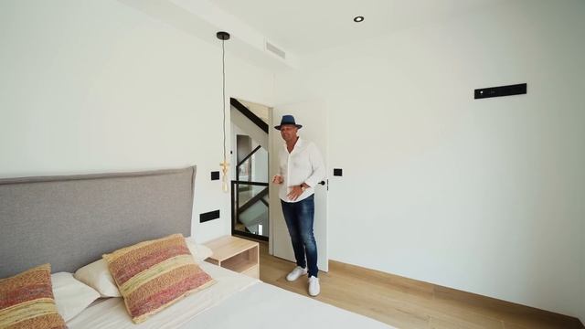 Дом который меня удивил. Купить большую виллу в Бенидорме с бассейном. Дом с бассейном в Бенидорме. смотреть онлайн