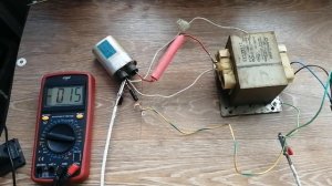 Трансформатор микроволновки Собираем схему и измеряем напряжение тысячи вольт магнетрона